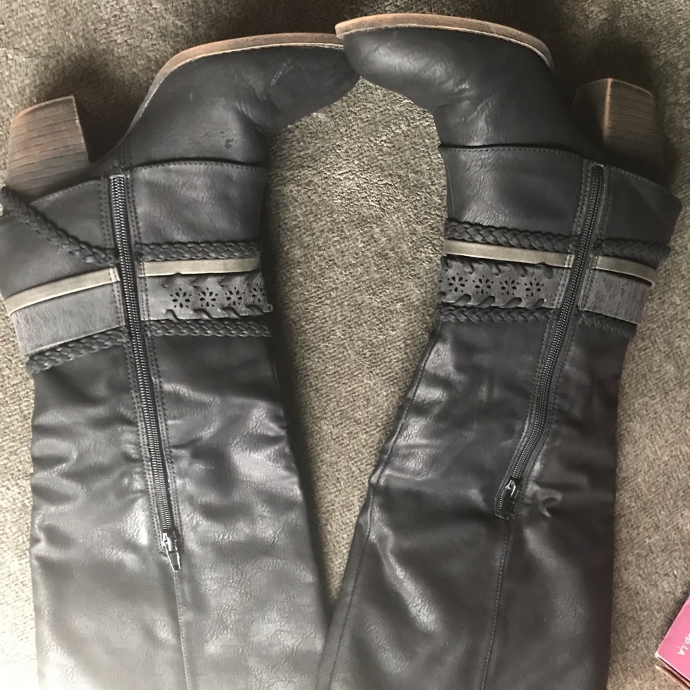 Charcoal/black jellypop mid boots worn a few times great condition